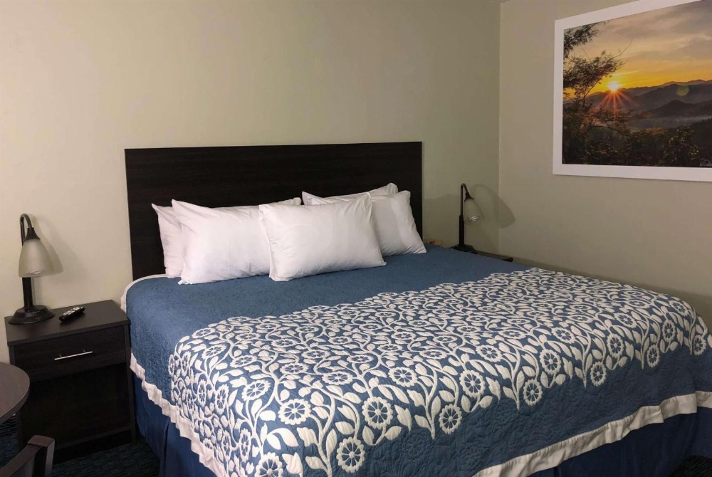 Deluxe King Room - Non-Smoking